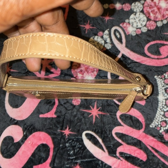 💥Tan Crocodile Print Shoulder Bag 💼 Unbranded Zipper Front Pocket - Picture 5 of 9
